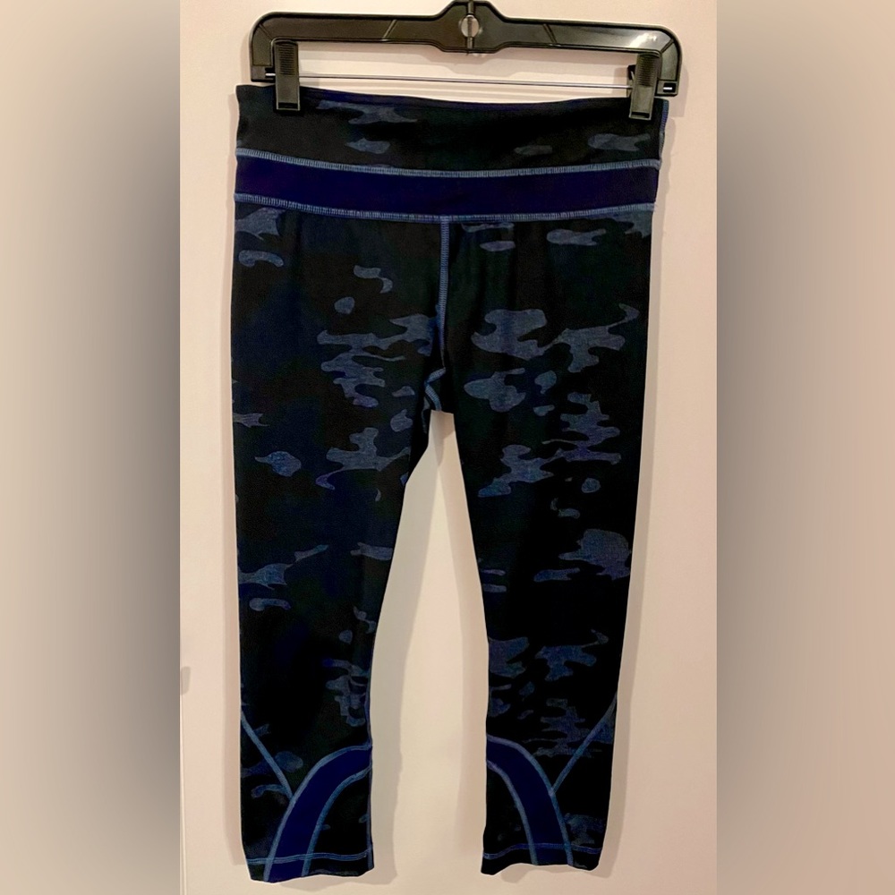 LULULEMON RUN INSPIRE CROP II Luxtreme BLUE CAMOUFLAGE SIZE 6